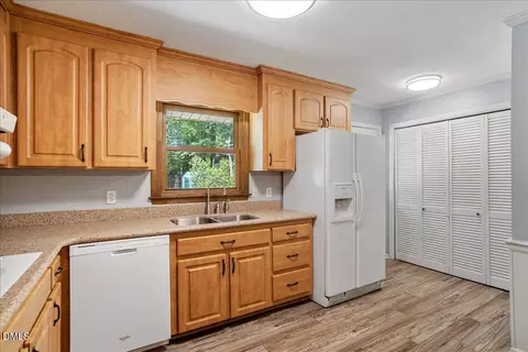 Kitchen - 1621 Stonehurst Rd, Raleigh, NC 27607 photo 3 of 5