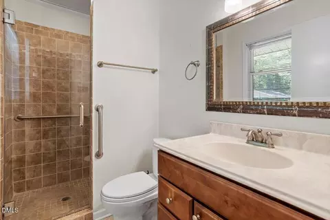 Bath - 1621 Stonehurst Rd, Raleigh, NC 27607 photo 2 of 3
