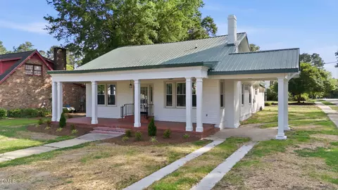 611 W Pearsall St, Dunn, NC 28334