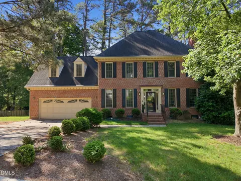 305 Parkknoll Ln, Cary, NC 27519