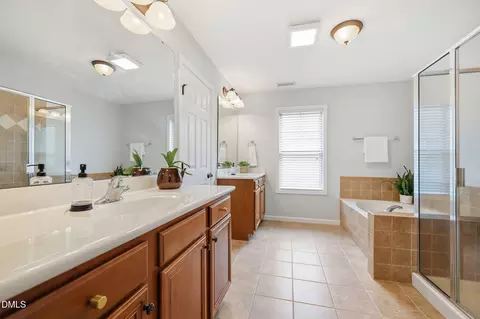Bath - 162 Gathering Pl, Durham, NC 27713 photo 3 of 4