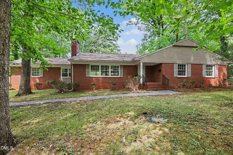 518 W Elk St, Siler City, NC 27344