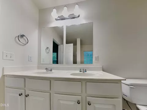 Bath - 2809 Roundleaf Ct, Raleigh, NC 27604 photo 2 of 4