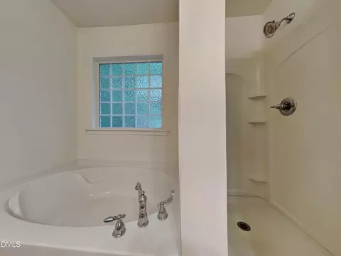 Bath - 2809 Roundleaf Ct, Raleigh, NC 27604 photo 1 of 4