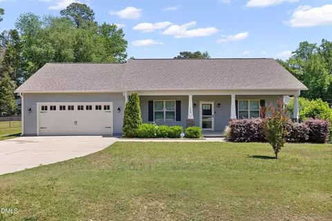 108 Dogwood Ln, Pine Level, NC 27568