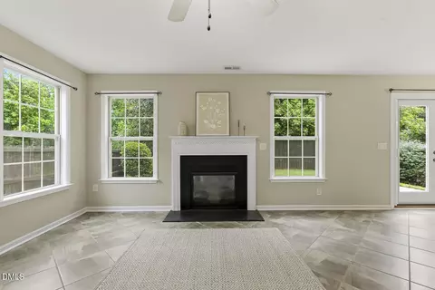 909 Steelhorse Dr, Fuquay Varina, NC 27526