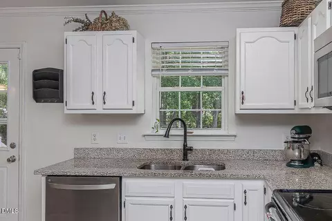Kitchen - 34 Boylan Ct, Angier, NC 27501 photo 4 of 4