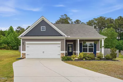 216 Clarendon View Ct, Sanford, NC 27330