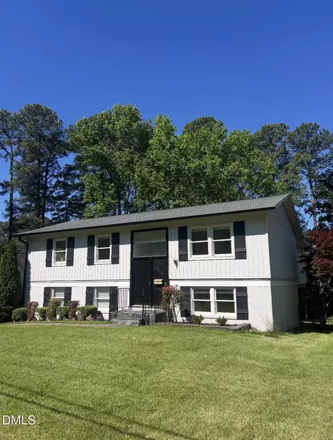 1012 Pond St, Cary, NC 27511