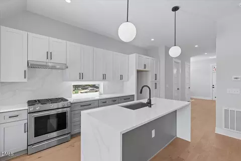 543 Bragg St, Raleigh, NC 27610