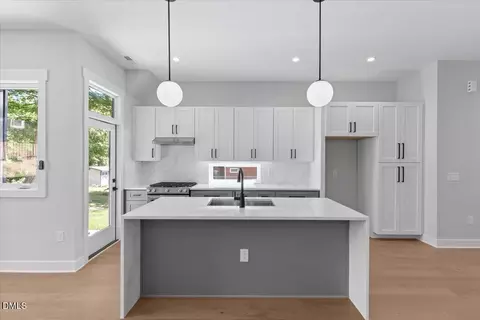 543 Bragg St, Raleigh, NC 27610