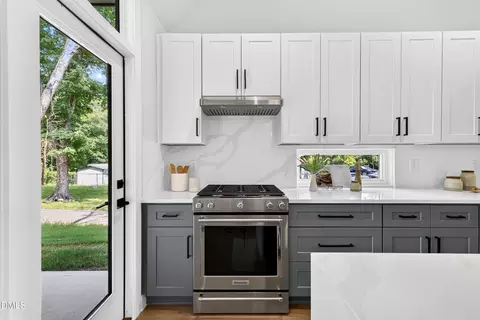 543 Bragg St, Raleigh, NC 27610