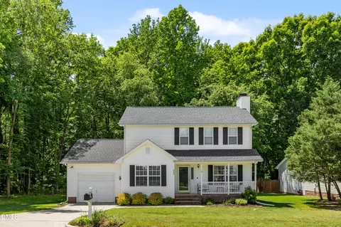 809 Swan Hill Ct, Fuquay Varina, NC 27526