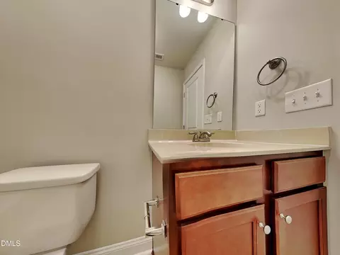 Bath - 182 Rolling Oaks Ln, Benson, NC 27504 photo 2 of 2