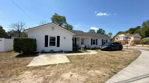 568 Glensford Dr, Fayetteville, NC 28314