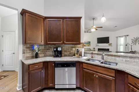 Kitchen - 20 Deep Clay Cir, Angier, NC 27501 photo 4 of 5