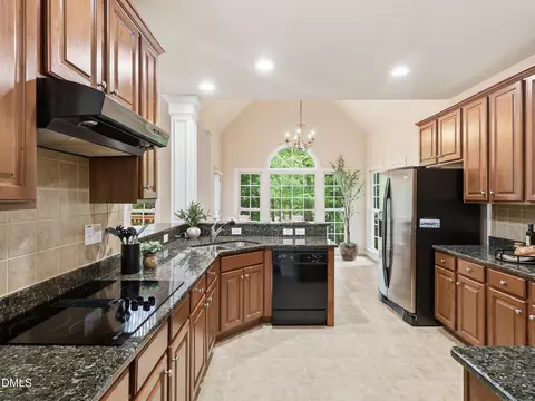 905 Babbling Creek Ln, Fuquay Varina, NC 27526