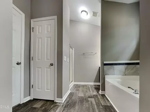 Bath - 148 Adelaide Dr, Garner, NC 27529 photo 2 of 4