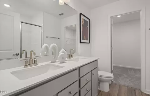 Bath - 610 Timber Terrace Dr, Durham, NC 27704 photo 2 of 4