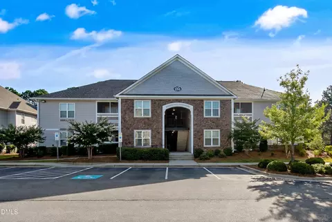 288 Gallery Dr #204, Spring Lake, NC 28390