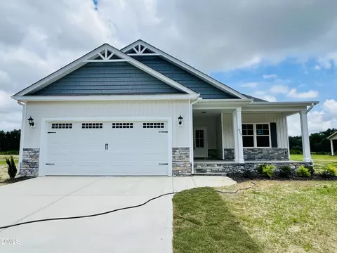 415 Creeks Edge Dr, Pikeville, NC 27863