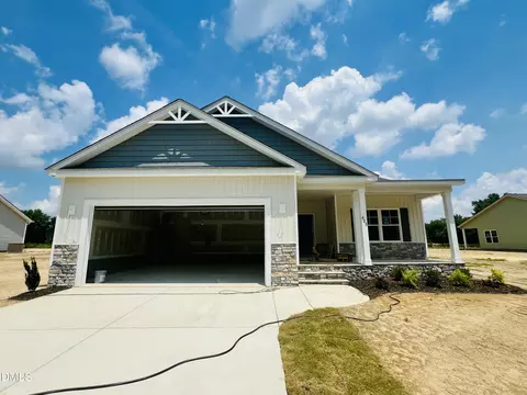 415 Creeks Edge Dr, Pikeville, NC 27863