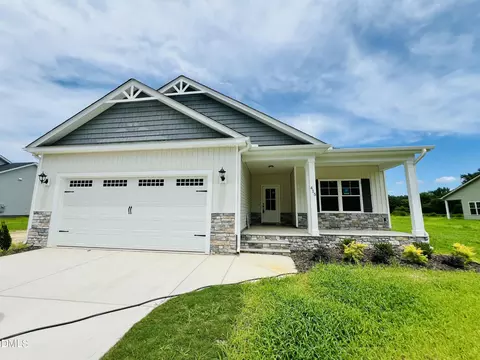 415 Creeks Edge Dr, Pikeville, NC 27863