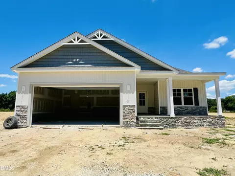 415 Creeks Edge Dr, Pikeville, NC 27863