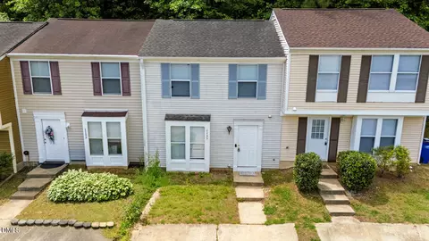 1135 Villa Green Ct, Raleigh, NC 27612