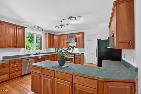 Kitchen - 7 Middlesbrough Ct, Durham, NC 27705 photo 4 of 7
