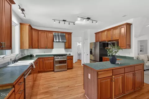 Kitchen - 7 Middlesbrough Ct, Durham, NC 27705 photo 5 of 7