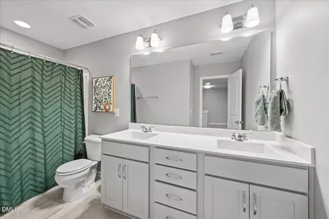 Bath - 1046 Flagler St, Durham, NC 27713 photo 2 of 4
