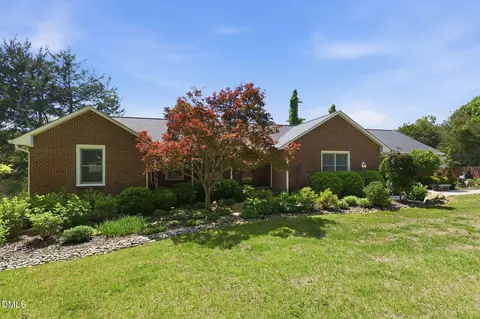 138 Lake Cammack Ct, Burlington, NC 27217