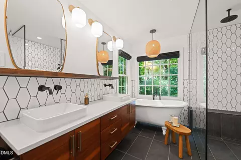 Bath - 102 Ormsby Ct, Cary, NC 27519 photo 2 of 5