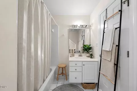 Bath - 42 Cheswick Pl, Durham, NC 27707 photo 5 of 5