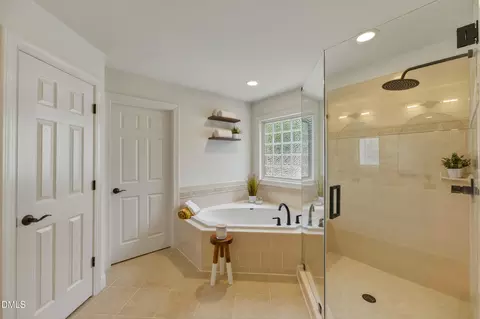 Bath - 111 Witheridge Ct, Apex, NC 27502 photo 3 of 7
