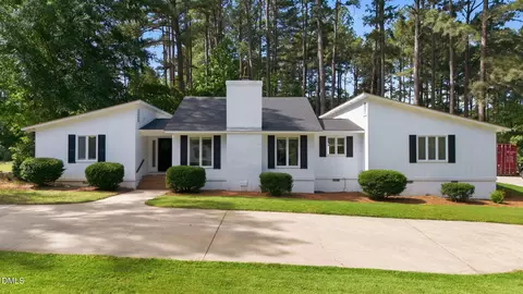 2409 Wintergreen Rd, Sanford, NC 27330