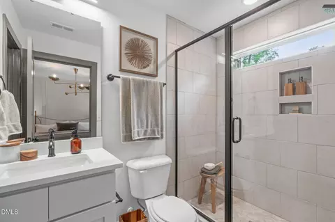 Bath - 612 Ellerbee St, Durham, NC 27704 photo 2 of 3