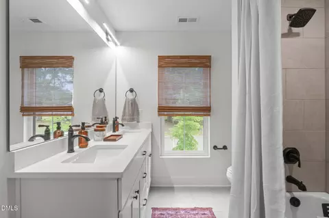 Bath - 612 Ellerbee St, Durham, NC 27704 photo 3 of 3