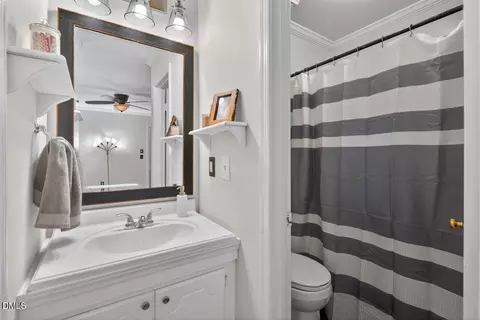 Bath - 9 Kevin Ct, Durham, NC 27713 photo 3 of 4