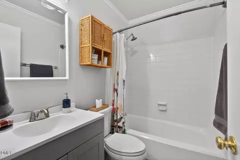 Bath - 9 Kevin Ct, Durham, NC 27713 photo 2 of 4