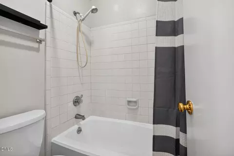 Bath - 9 Kevin Ct, Durham, NC 27713 photo 4 of 4