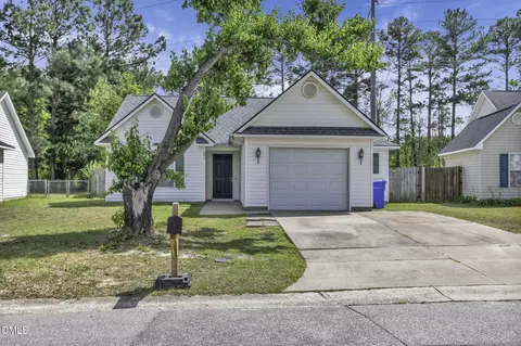 862 Nighthawk Pl, Fayetteville, NC 28314