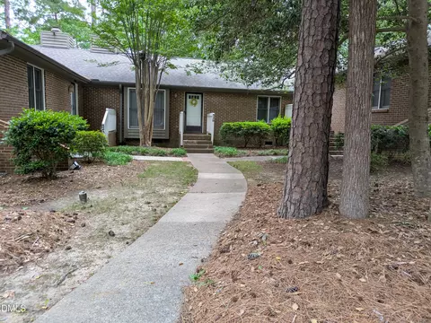 200 W Woodcroft #52 B, Durham, NC 27713