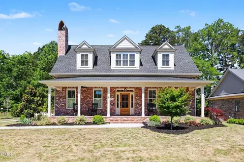 110 Parker St, Four Oaks, NC 27524