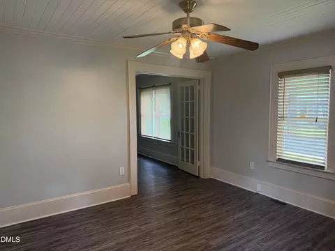 302 N Brevard St, Selma, NC 27576