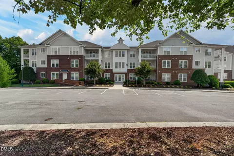 412 Eyam Hall Ln, Apex, NC 27502