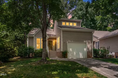 212 Chimney Rise Dr, Cary, NC 27511