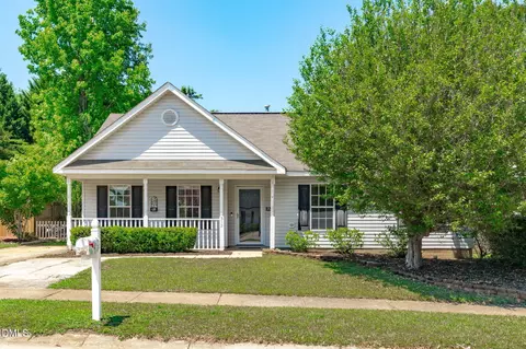 512 Lee St, Holly Springs, NC 27540