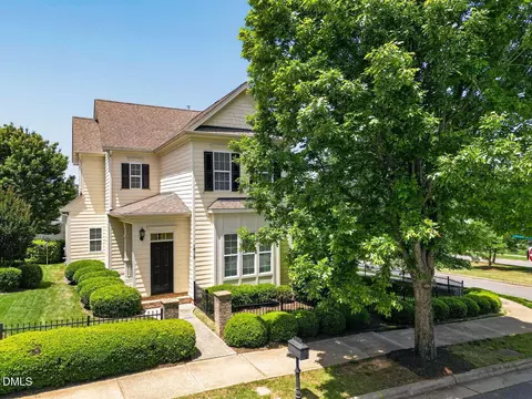1813 Green Oaks Pkwy, Holly Springs, NC 27540